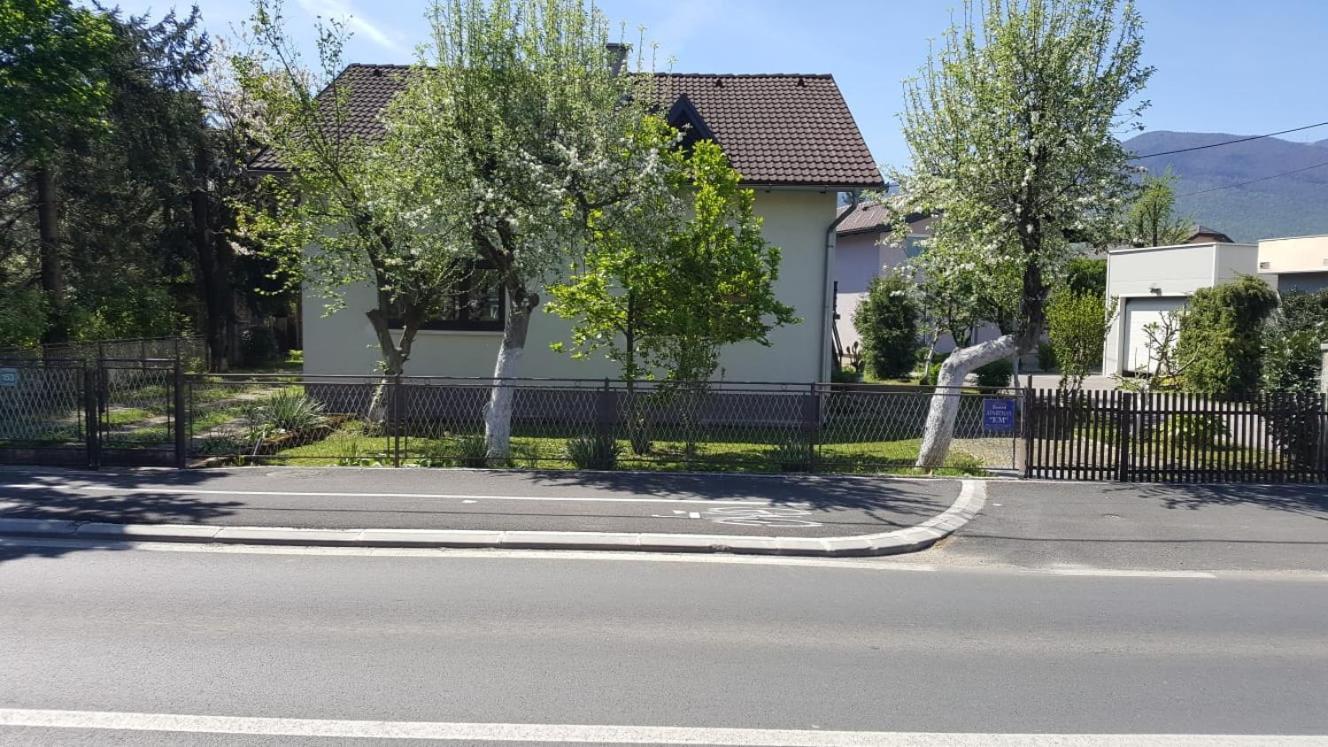 Apartman "Em" Bihac Bagian luar foto